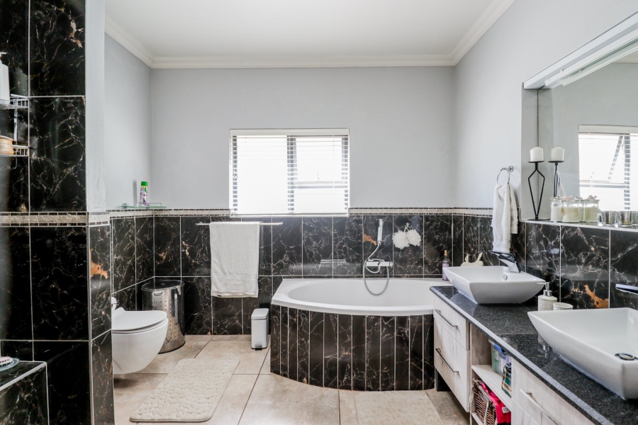 4 Bedroom Property for Sale in Melodie North West